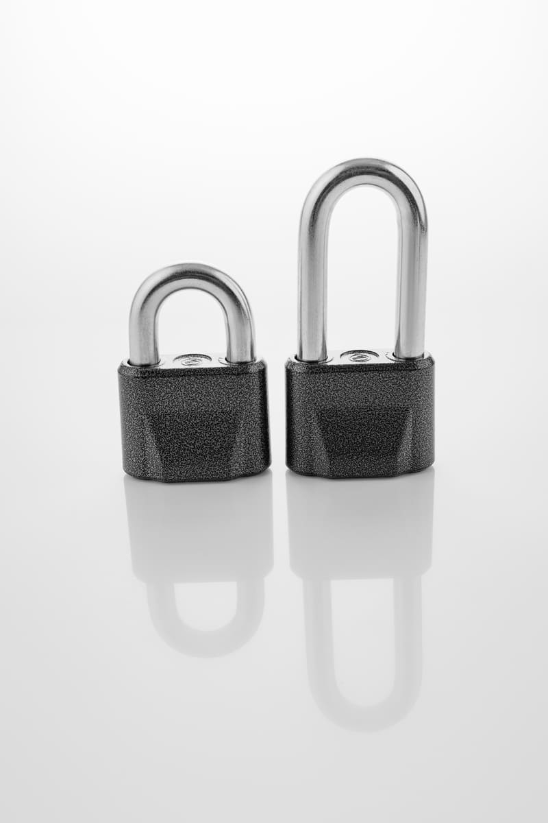 два замка стандартная защита с разными дужками